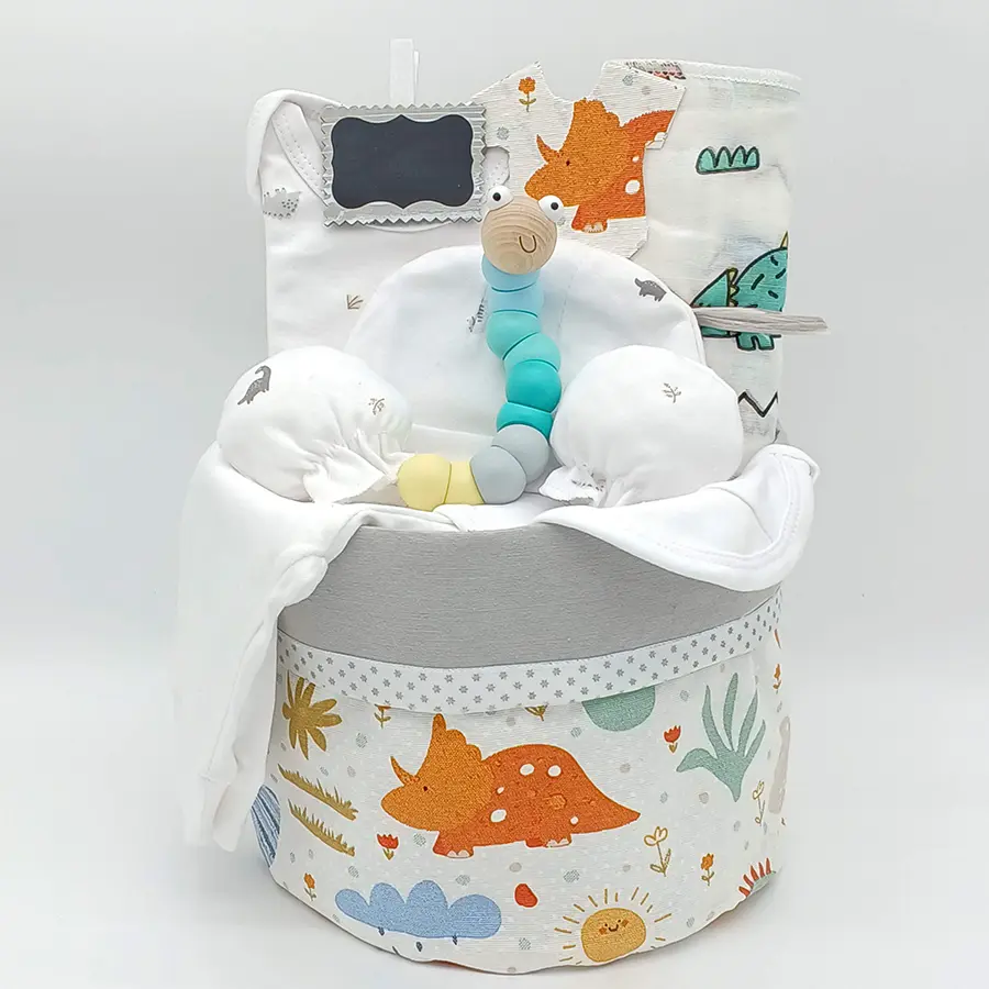 Canastilla Dino con gusanito de madera, ropa blanca y cesta de tela con dinosaurios