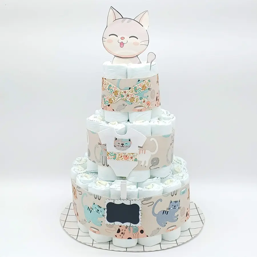 Tarta de pañales de tres pisos Cat con figura de gatito y telas de flores y gatos