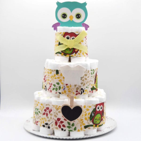 Tarta de pañales de tres pisos Búho con figura de búho verde y telas de flores