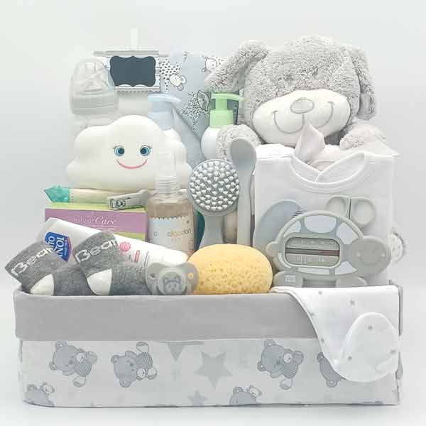 Canastilla XXL unisex en gris con perrito de peluche, lámpara nube, termómetro, cepillo y productos de higiene para bebé