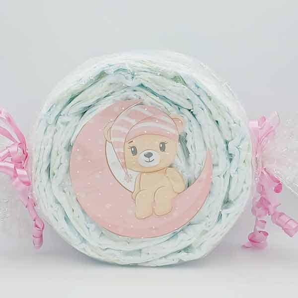 Caramelo de pañales con osito sobre una luna rosa