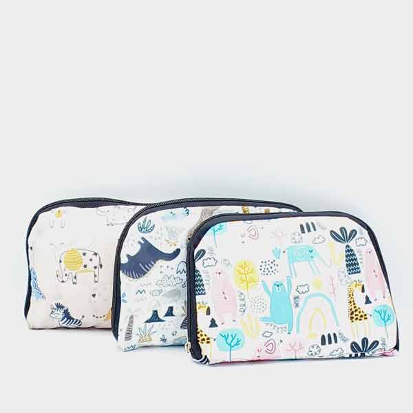 Tres neceseres infantiles con estampados de animales